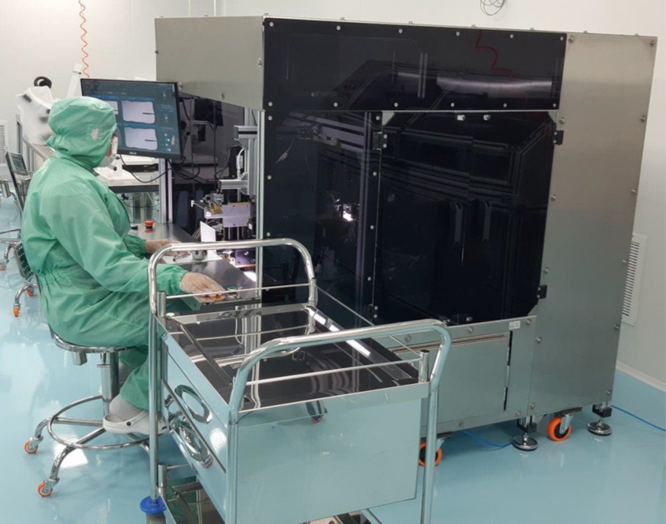 Cleanroom manufacturing system